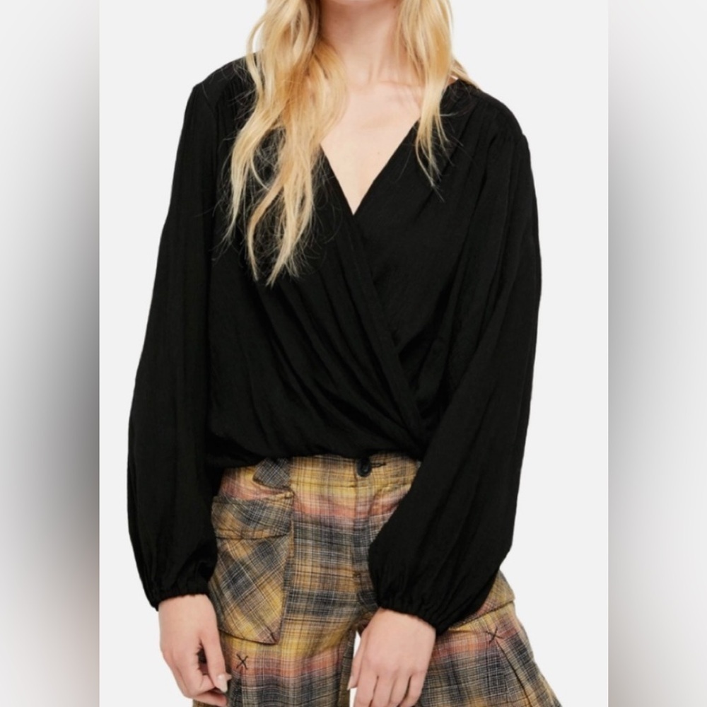 Free People NWT Check On It wrap top, small